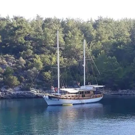 Cemre Su Yacht Botel