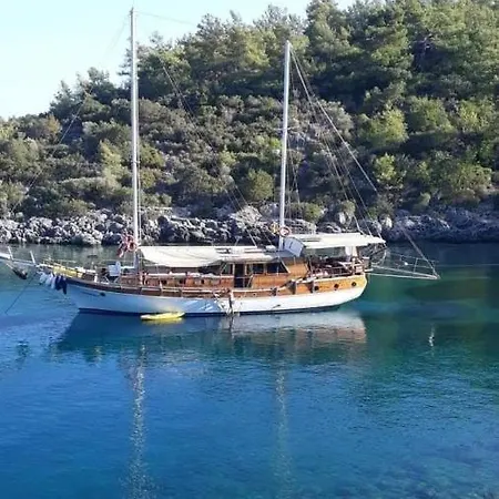 Cemre Su Yacht Botel